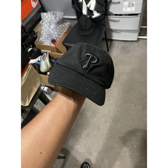 Philadelphia Phillies Fan Favorite Adjustable Hat Black - Picture 1 of 4